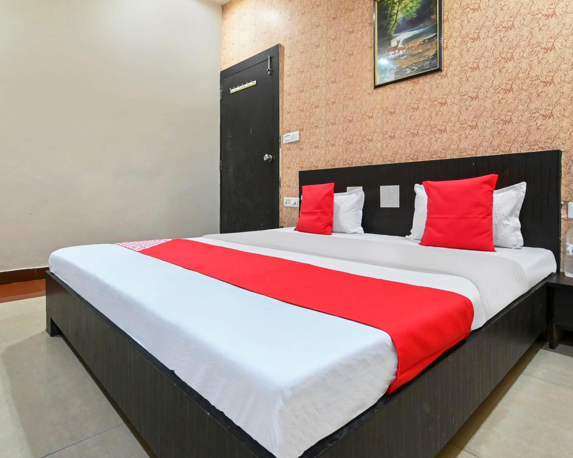 OYO Hotel 29090 Co Hotel Hisār Buitenkant foto