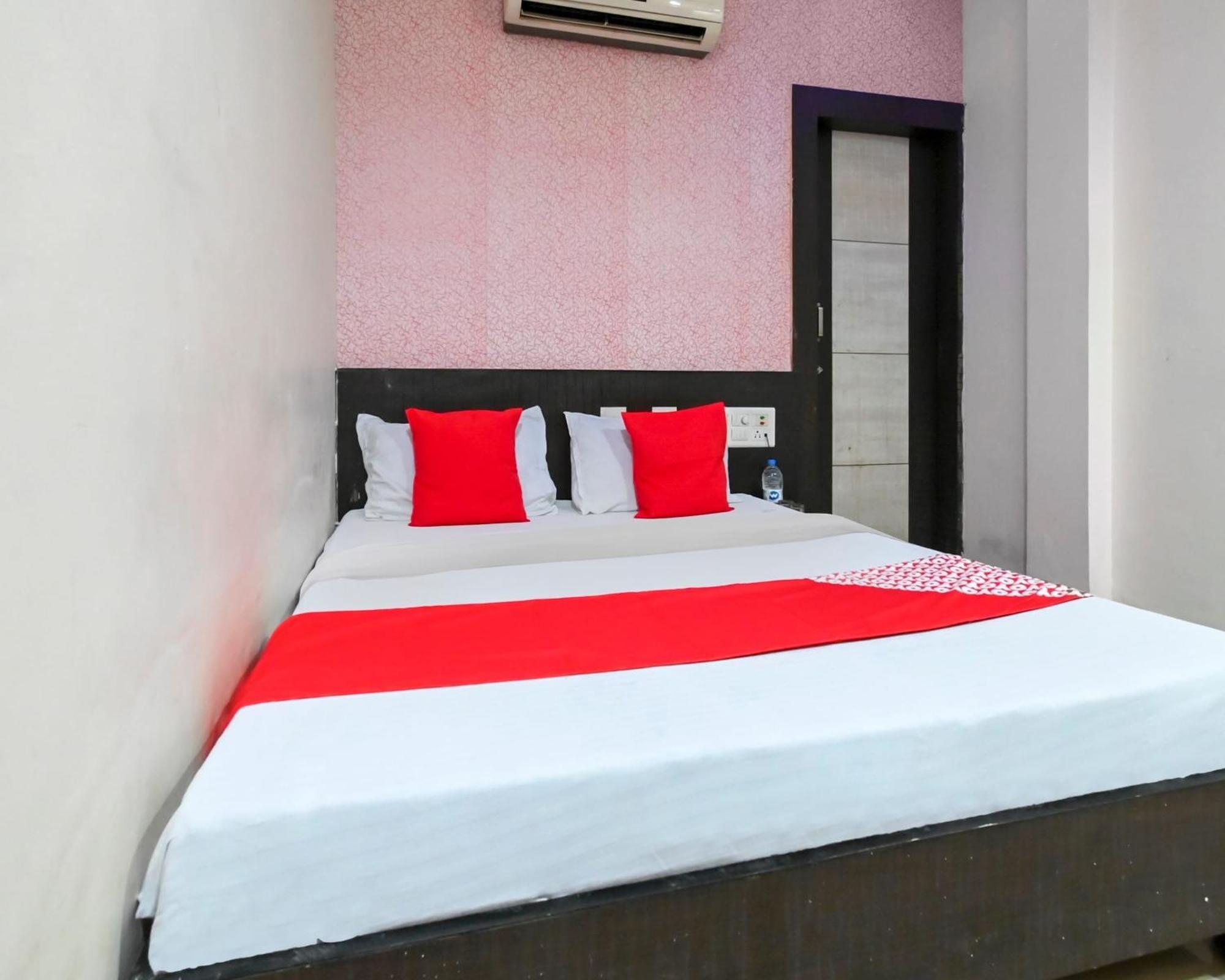 OYO Hotel 29090 Co Hotel Hisār Buitenkant foto