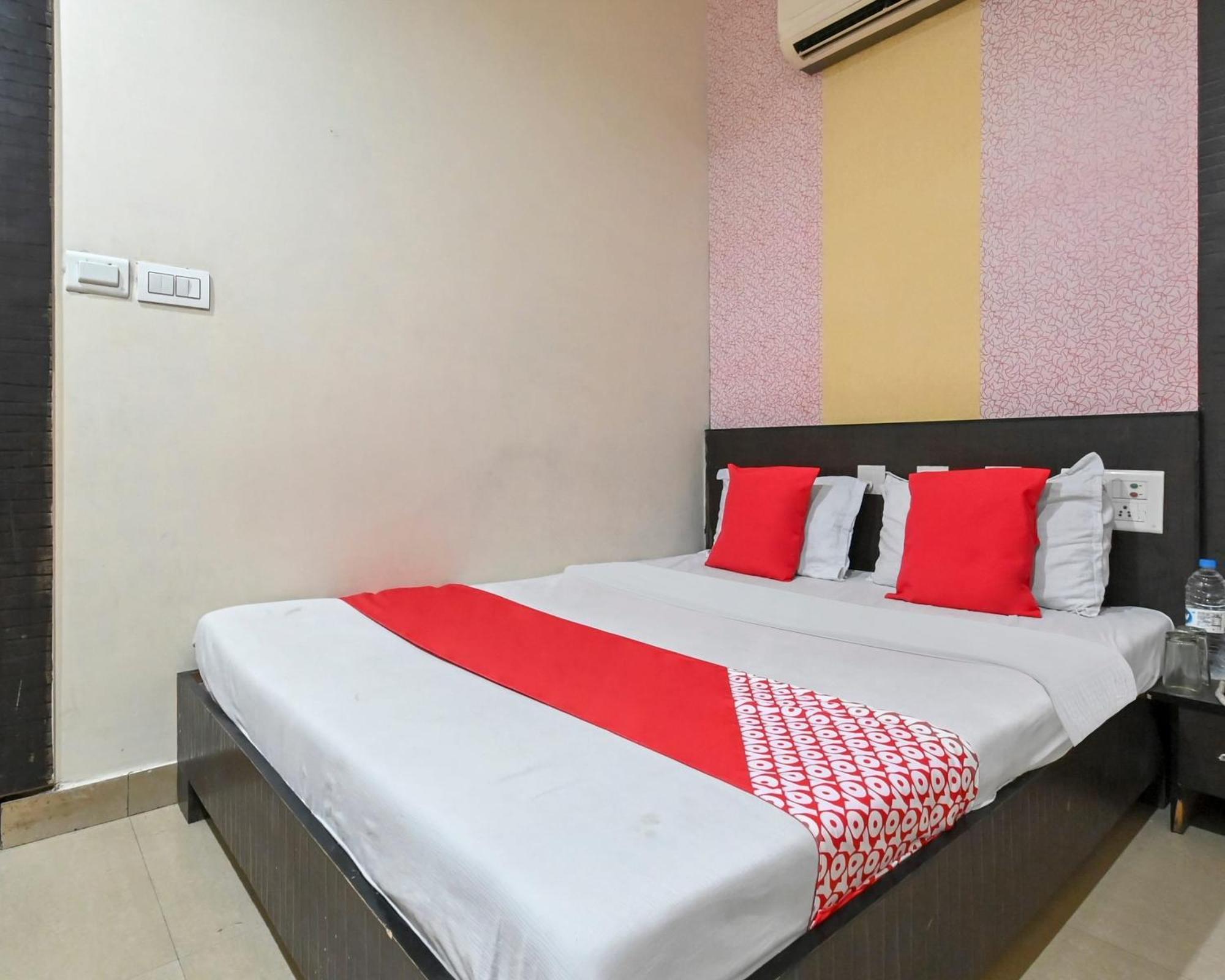 OYO Hotel 29090 Co Hotel Hisār Buitenkant foto