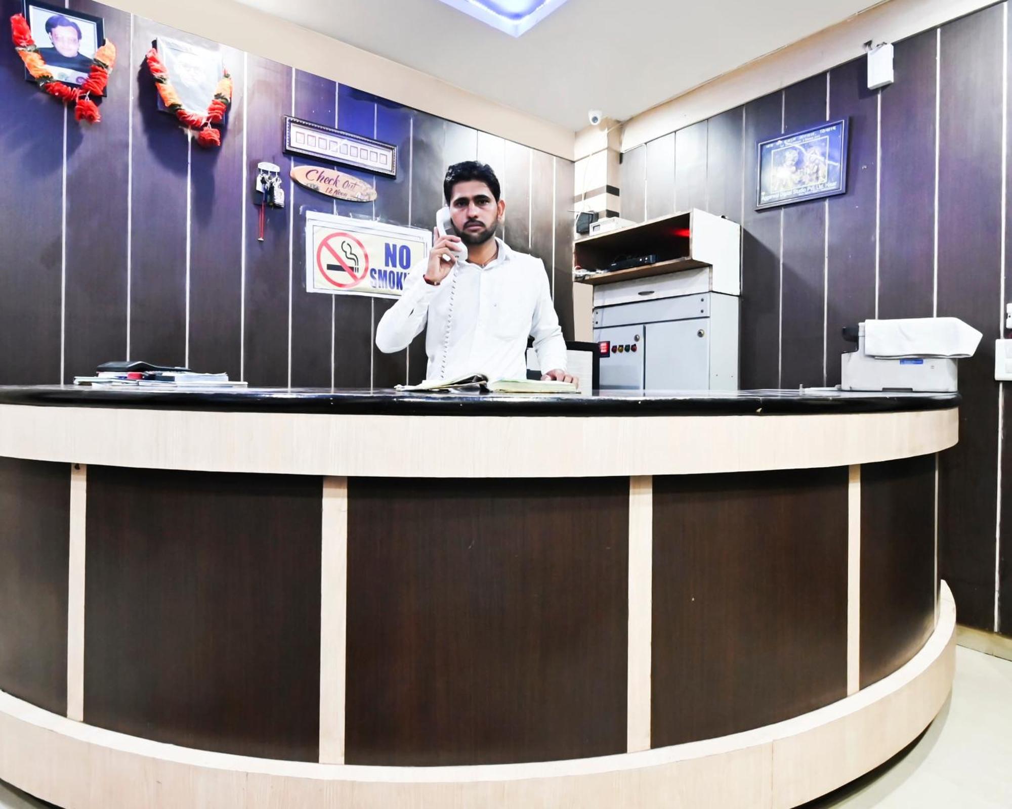 OYO Hotel 29090 Co Hotel Hisār Buitenkant foto