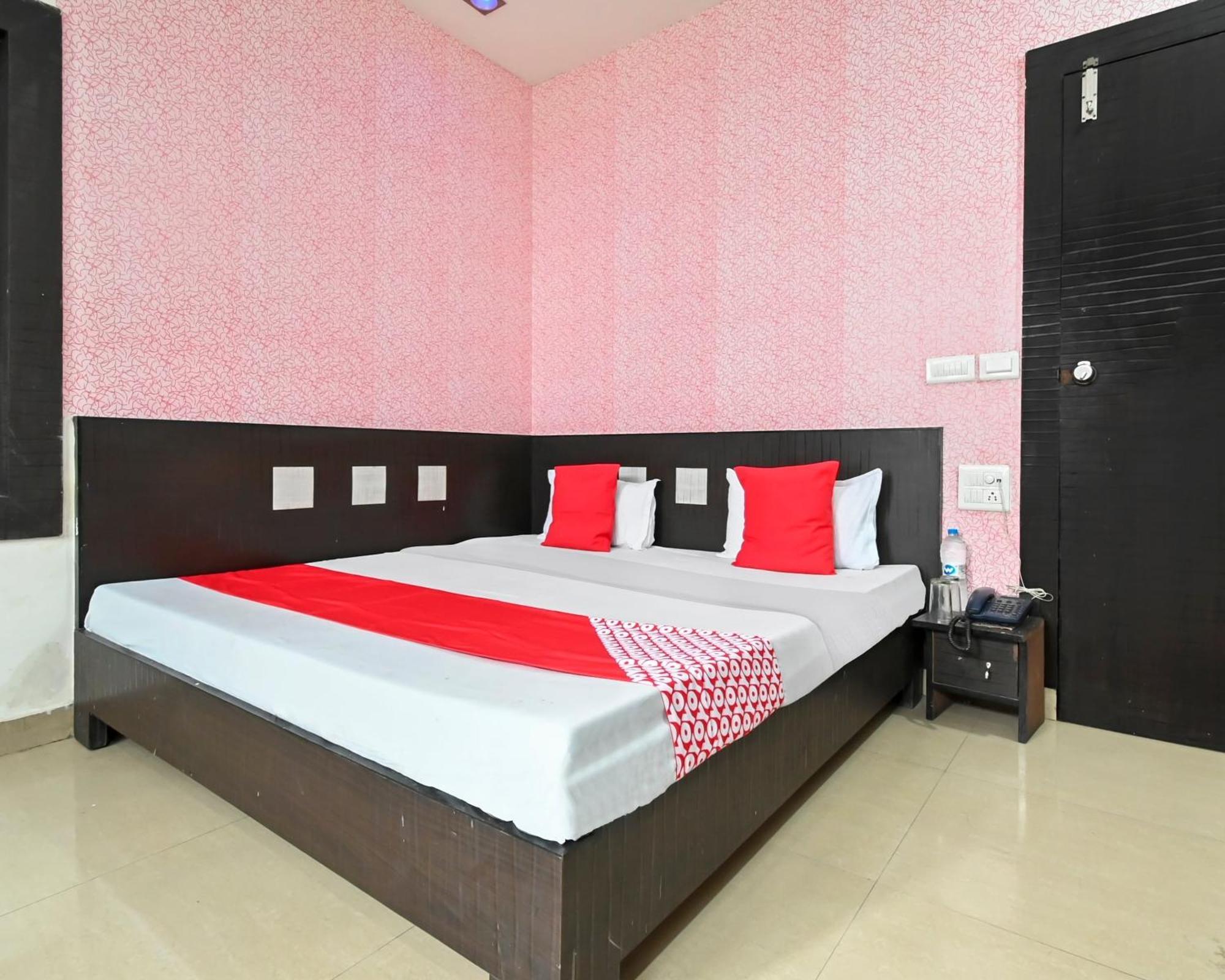 OYO Hotel 29090 Co Hotel Hisār Buitenkant foto
